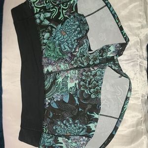 Lululemon shorts size 6